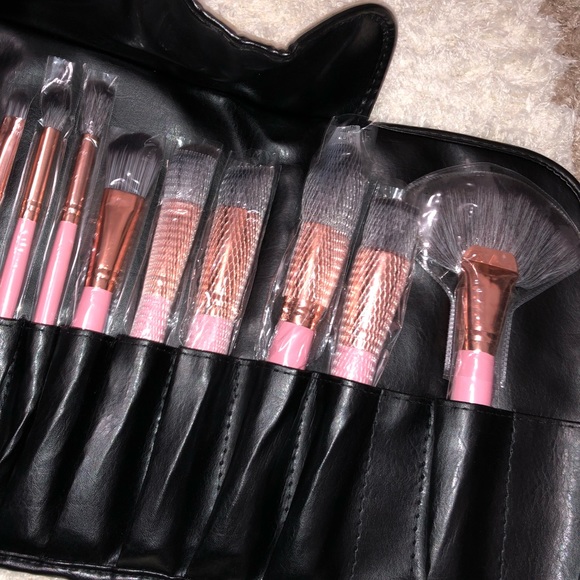 BB&W Makeup Brush Set - Picture 3 of 7